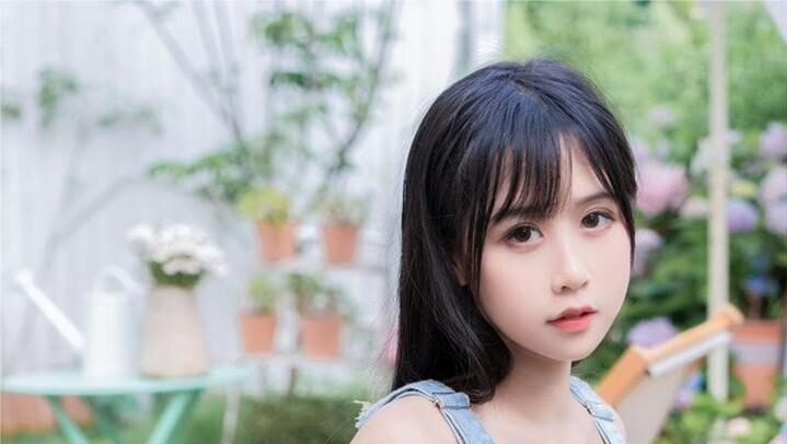 萌芽儿cos作品《西瓜与夏天》，背带裤太青春了