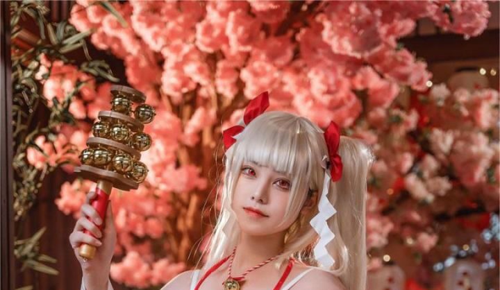 蜜汁猫裘cos巫女，可畏角色之美让人惊呆